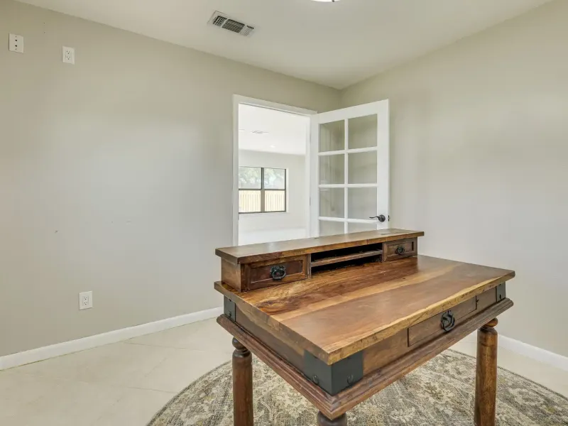 Lakeway – image 10