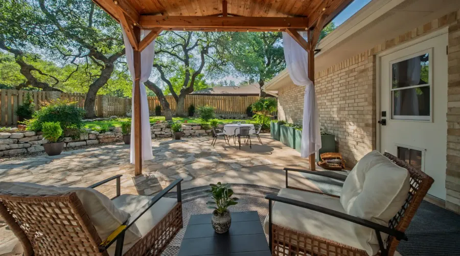 307 Lakeway Drive, Lakeway, Texas, 78734, United States, 3 Bedrooms Bedrooms, ,2 BathroomsBathrooms,Residential,For Sale,Lakeway,20261042764