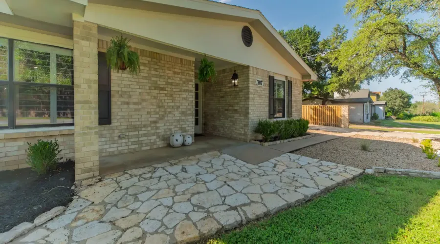 307 Lakeway Drive, Lakeway, Texas, 78734, United States, 3 Bedrooms Bedrooms, ,2 BathroomsBathrooms,Residential,For Sale,Lakeway,20261042764