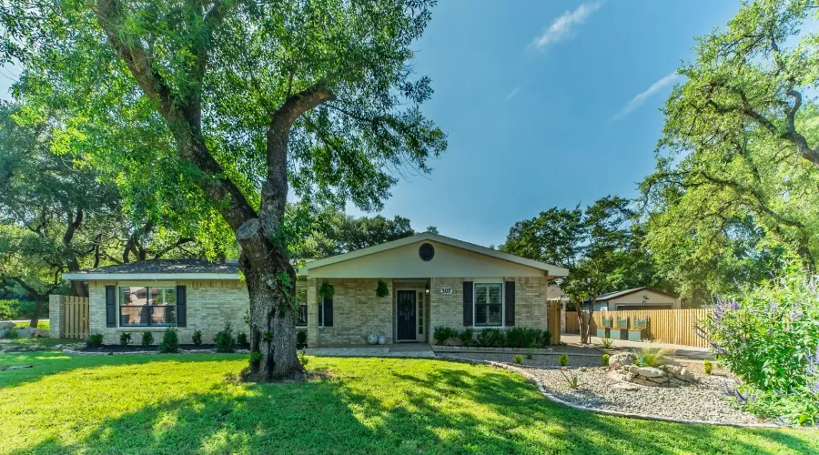 307 Lakeway Drive, Lakeway, Texas, 78734, United States, 3 Bedrooms Bedrooms, ,2 BathroomsBathrooms,Residential,For Sale,Lakeway,20261042764