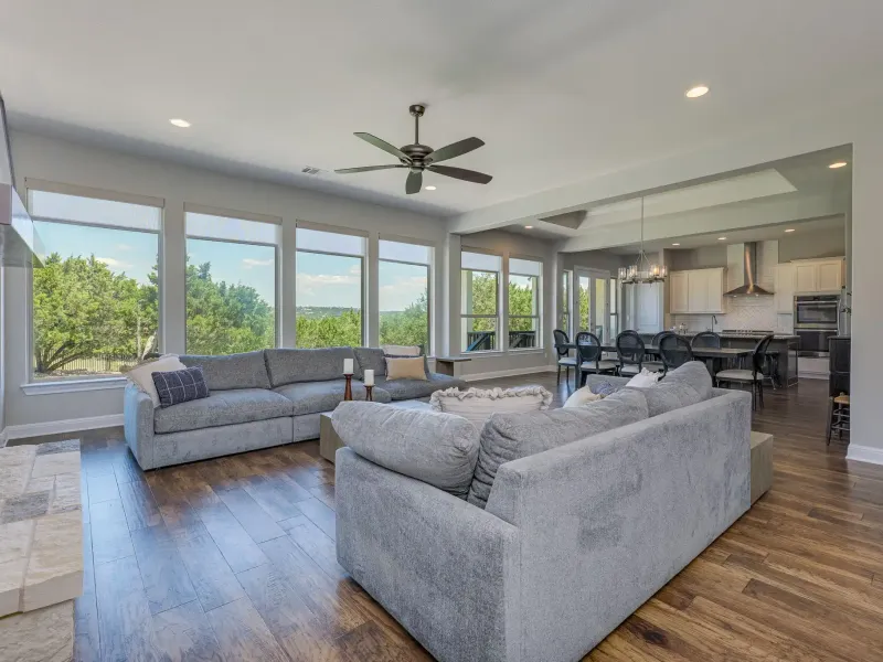 Custom Built Home in Lakeway on 1.7 Acre Lot – image 2