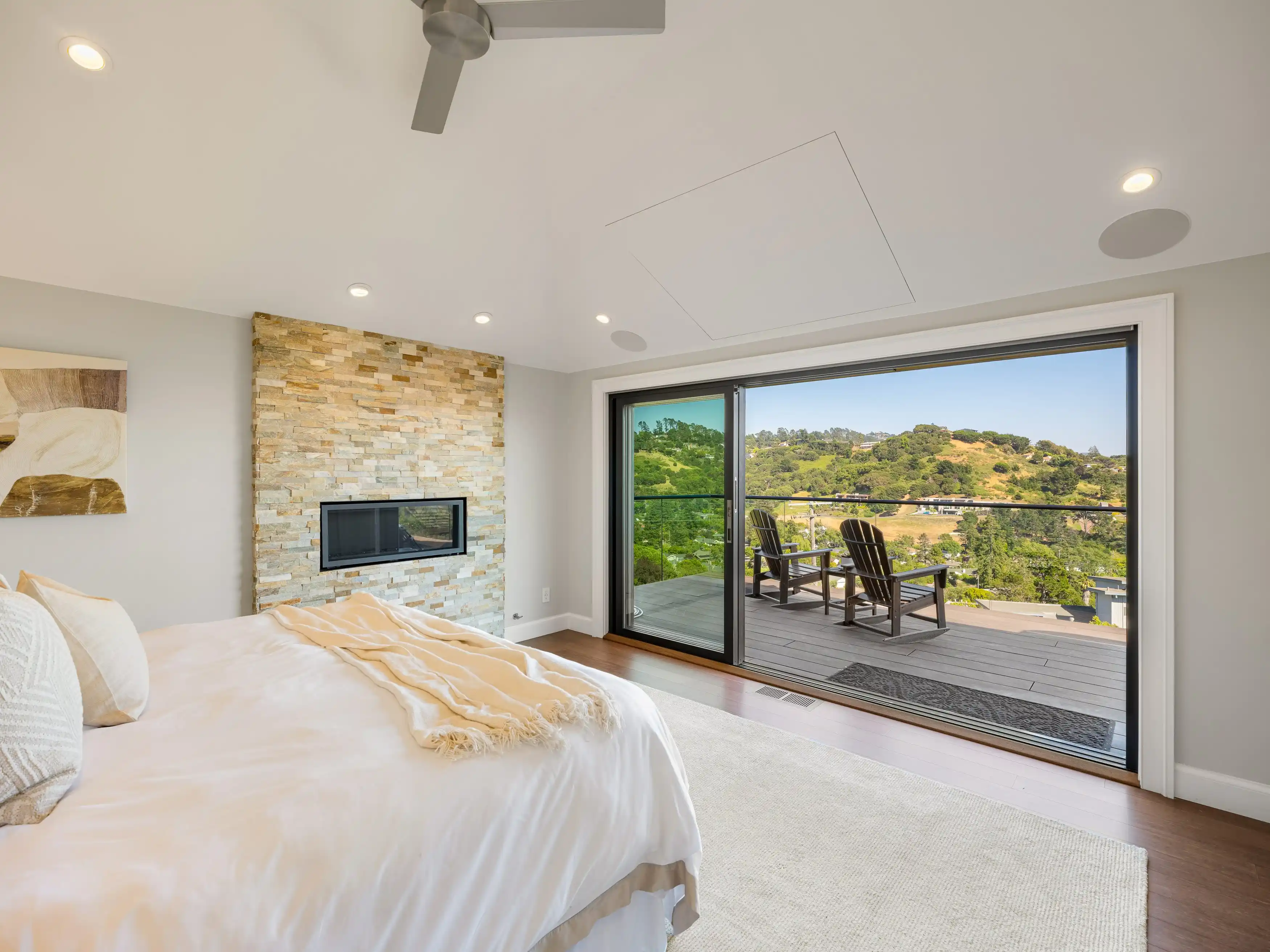Custom-Built Residence at the End of a Cul-de-Sac in Reedland Woods – image 9