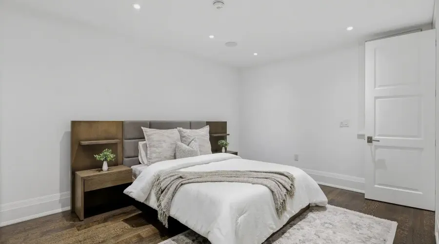 1342 Nocturne Court, Mississauga, Ontario, L5H 2L8, Canada, 4 Bedrooms Bedrooms, 11 Rooms Rooms,6 BathroomsBathrooms,Residential,For Sale,1342 Nocturne Court,70030019992