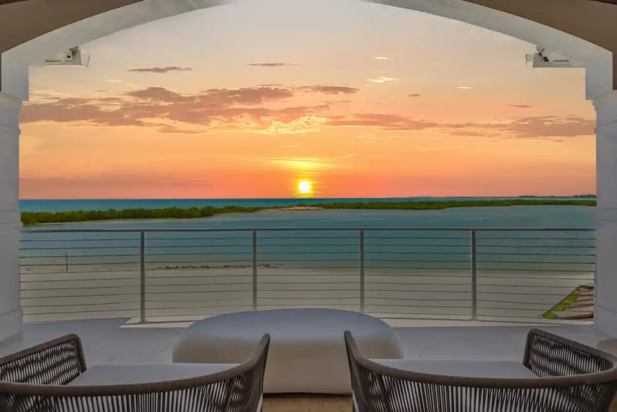 Beachfront estate is gracefully positioned directly on the Gulf - Uniq – image 3