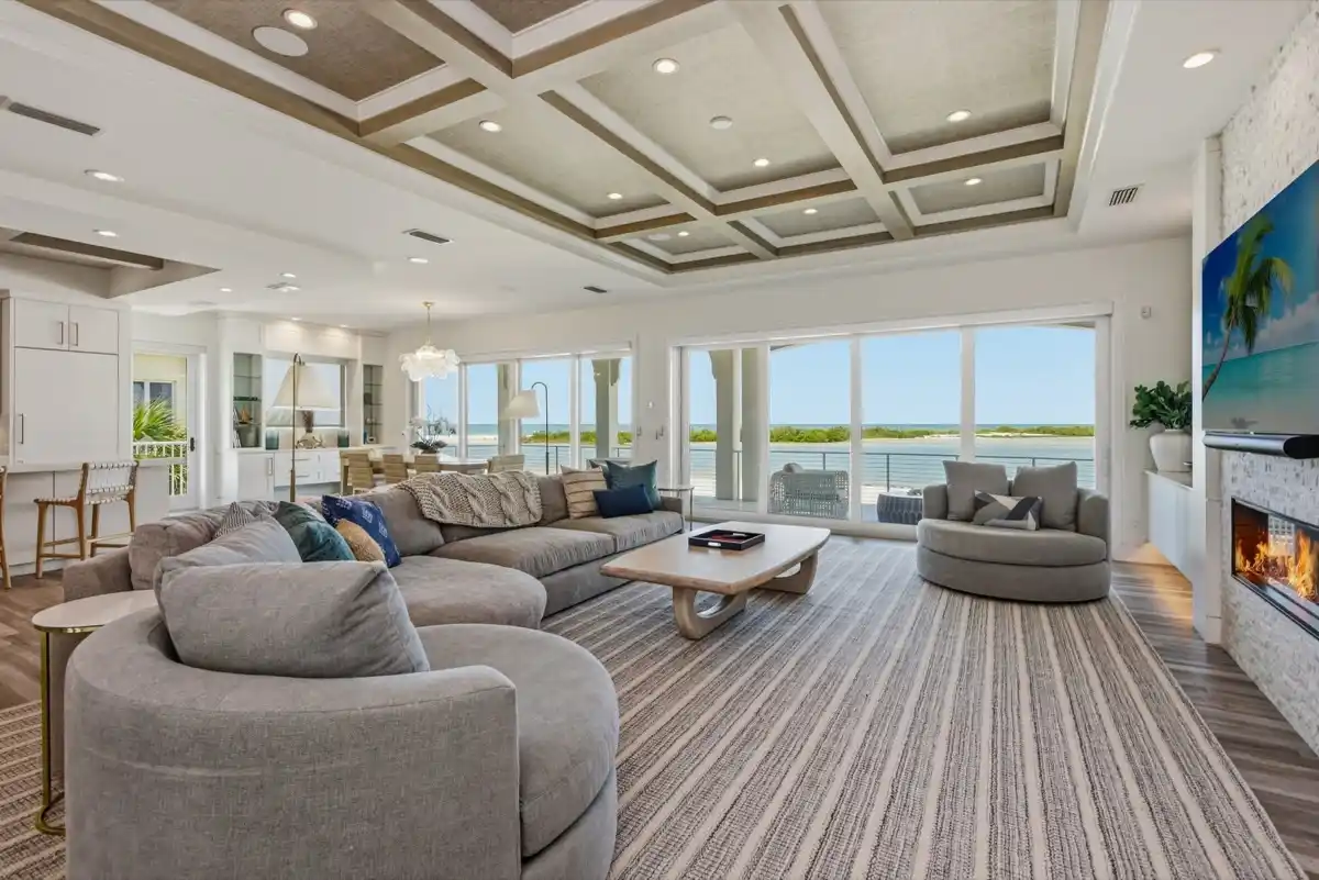 Beachfront estate is gracefully positioned directly on the Gulf - Uniq – image 4