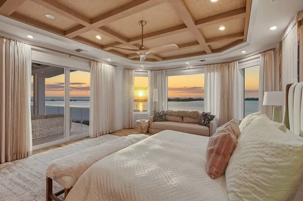 Beachfront estate is gracefully positioned directly on the Gulf - Uniq – image 5