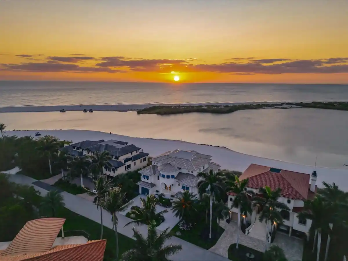 Beachfront estate is gracefully positioned directly on the Gulf - Uniq – image 6