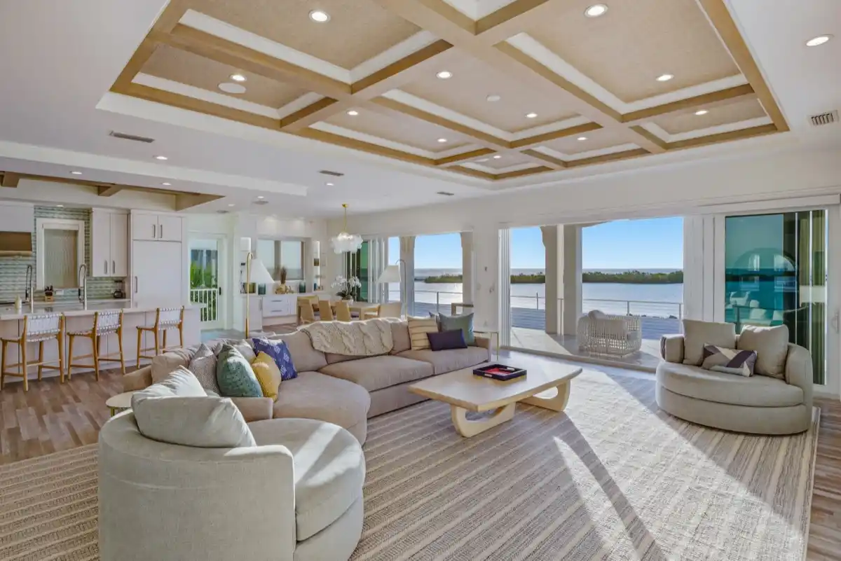 Beachfront estate is gracefully positioned directly on the Gulf - Uniq – image 7