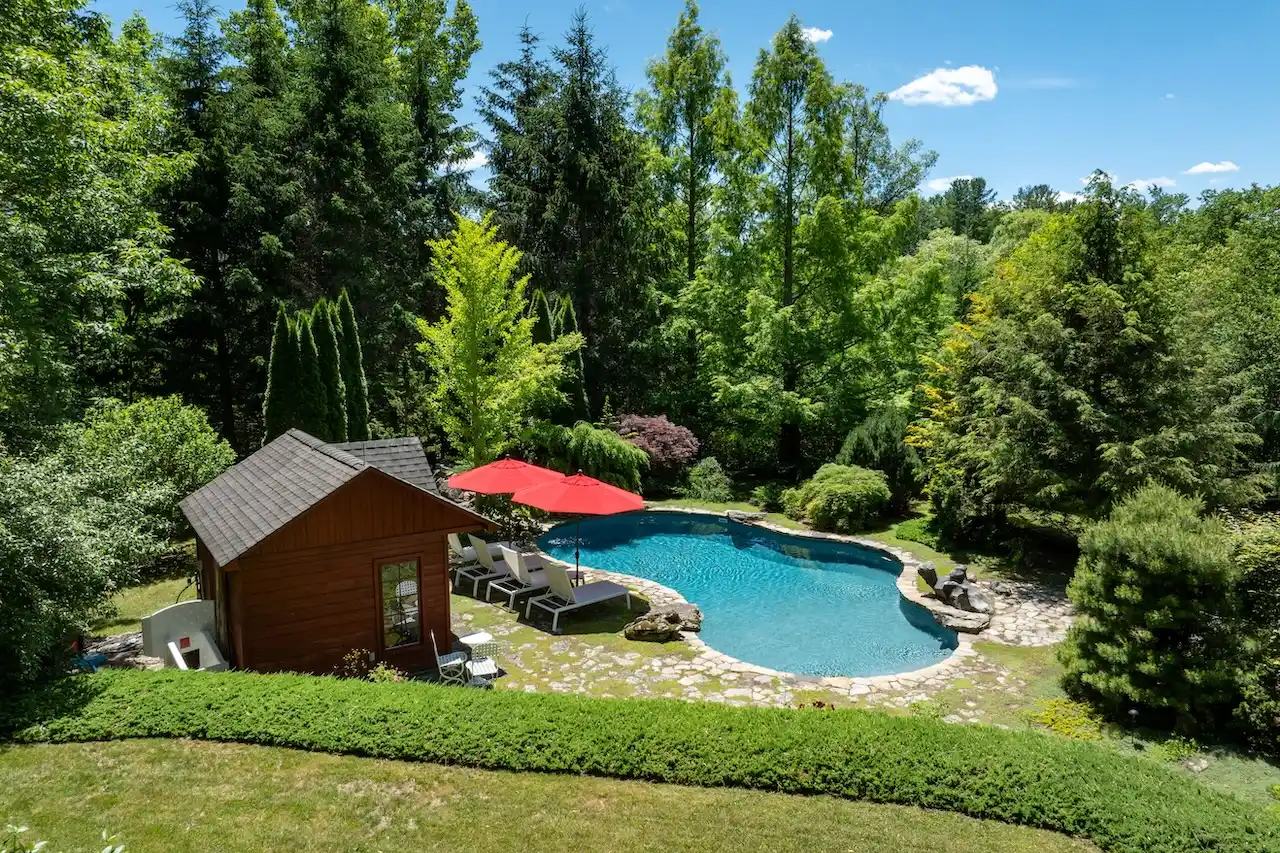 https://harneyrealestate.com/property/243-wells-hill-road-salisbury-ct – image 2