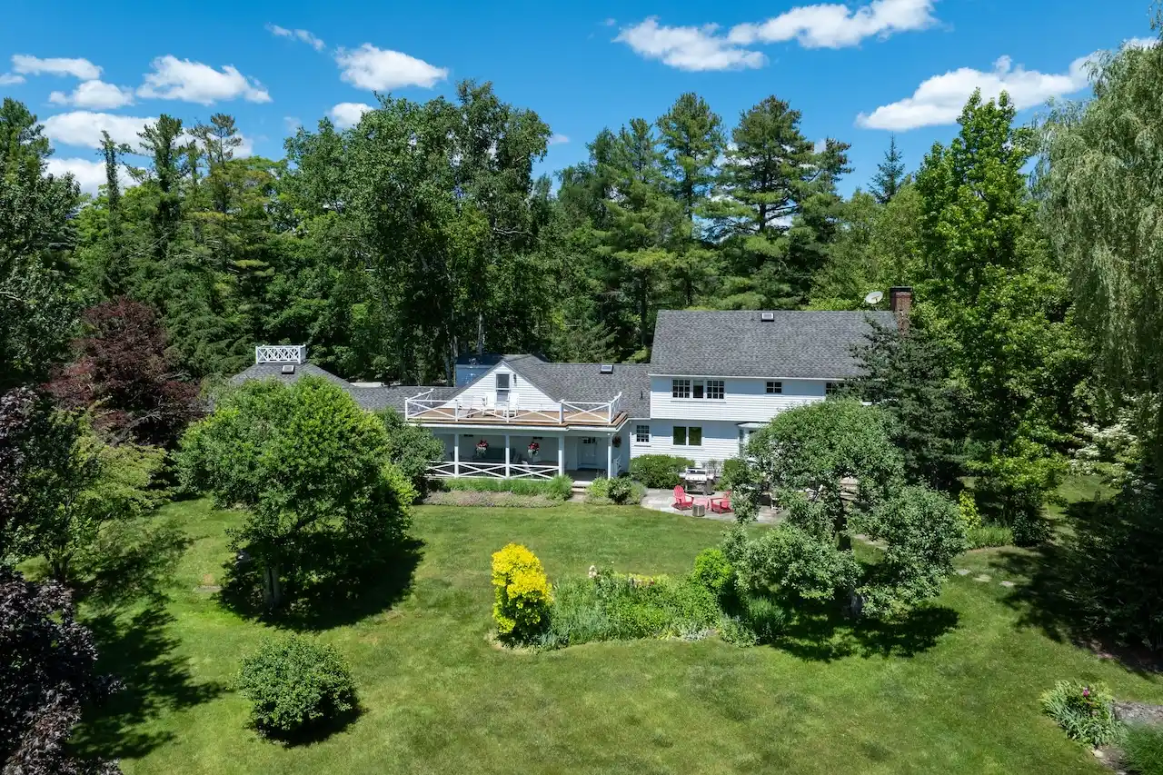 https://harneyrealestate.com/property/243-wells-hill-road-salisbury-ct – image 3