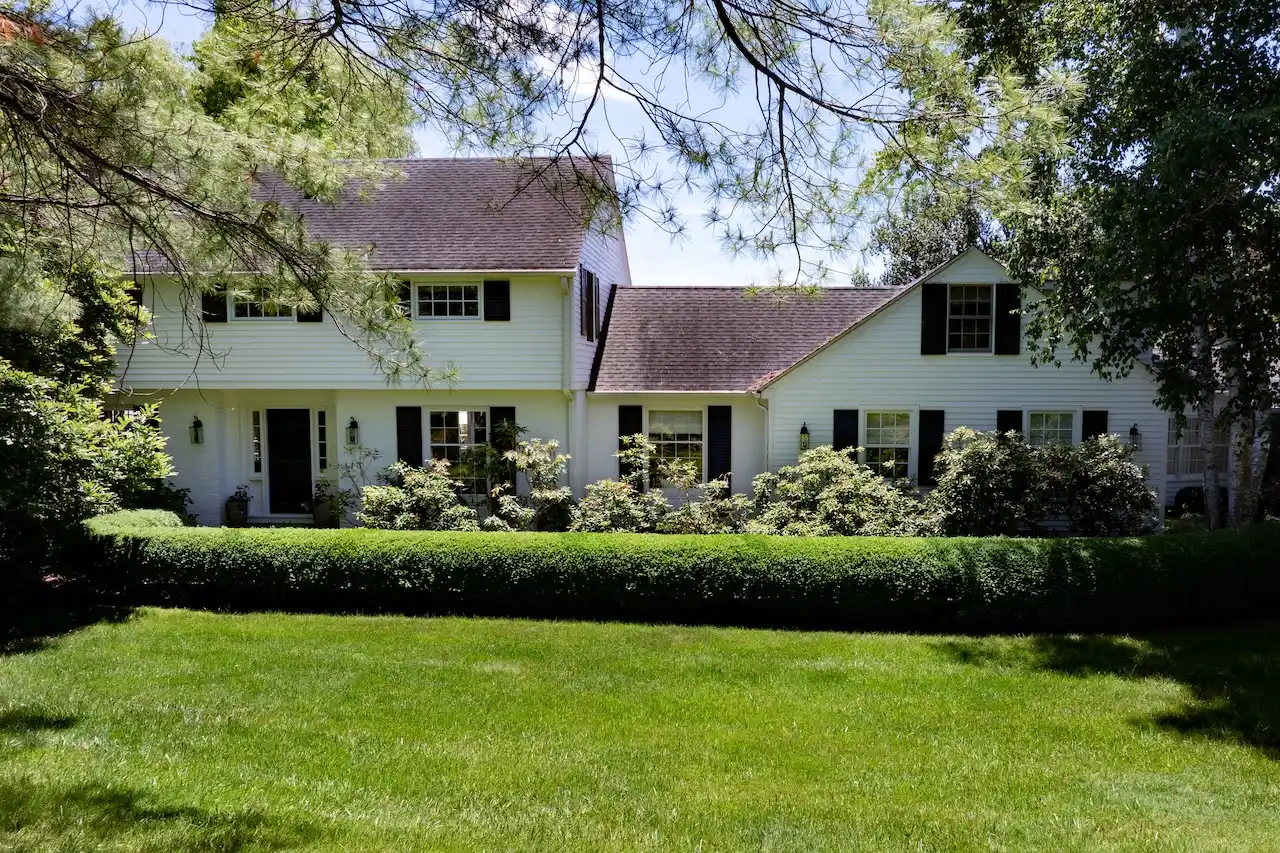 https://harneyrealestate.com/property/243-wells-hill-road-salisbury-ct – image 34