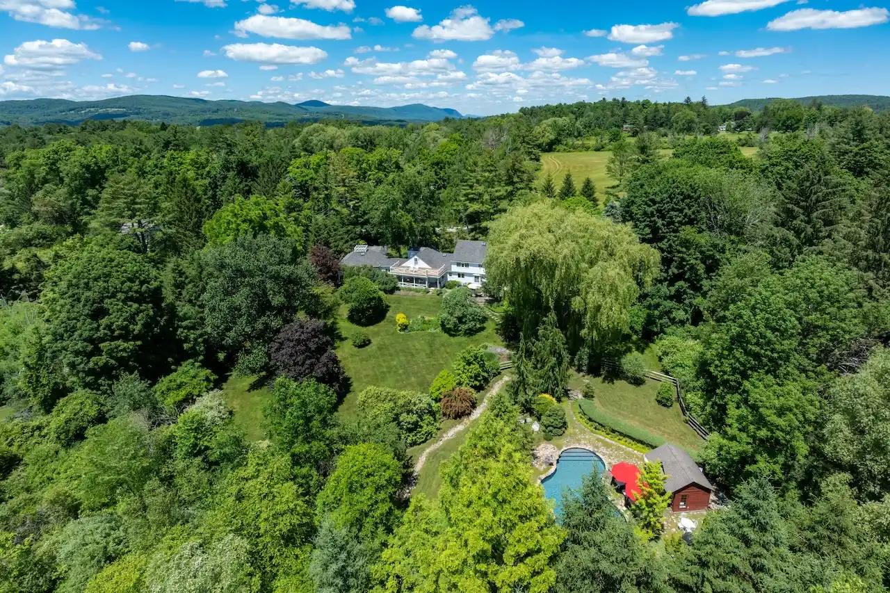 https://harneyrealestate.com/property/243-wells-hill-road-salisbury-ct – image 36