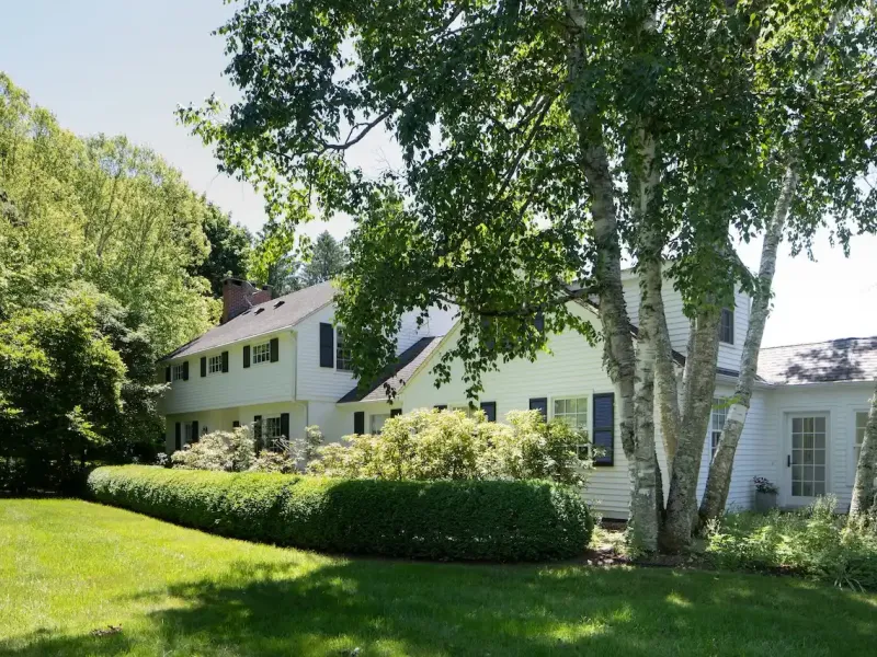 https://harneyrealestate.com/property/243-wells-hill-road-salisbury-ct – image 1
