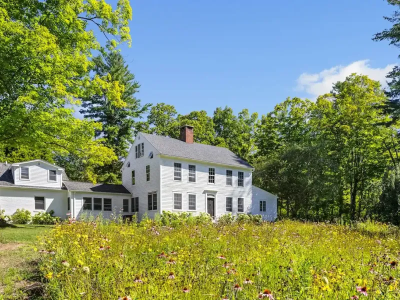 https://harneyrealestate.com/property/3-hart-hill-road-cornwall-ct-067 – image 1