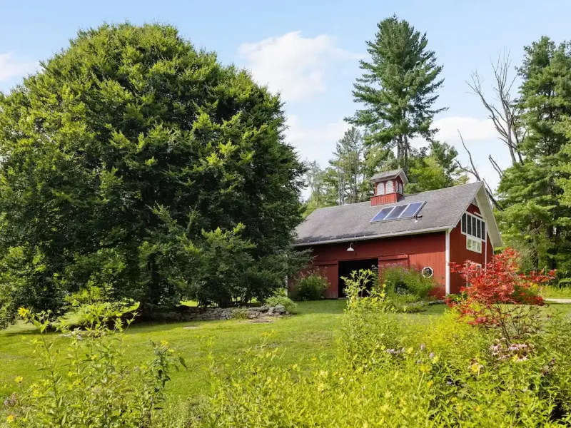 https://harneyrealestate.com/property/3-hart-hill-road-cornwall-ct-067 – image 3