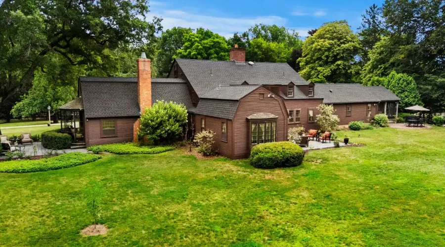 Miles River Rd, Hamilton, Massachusetts, 01982, United States, 4 Bedrooms Bedrooms, 11 Rooms Rooms,3 BathroomsBathrooms,Single family home,For Sale,Miles River,70030020118