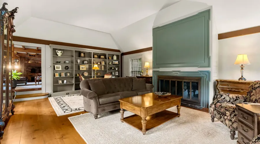 Miles River Rd, Hamilton, Massachusetts, 01982, United States, 4 Bedrooms Bedrooms, 11 Rooms Rooms,3 BathroomsBathrooms,Single family home,For Sale,Miles River,70030020118