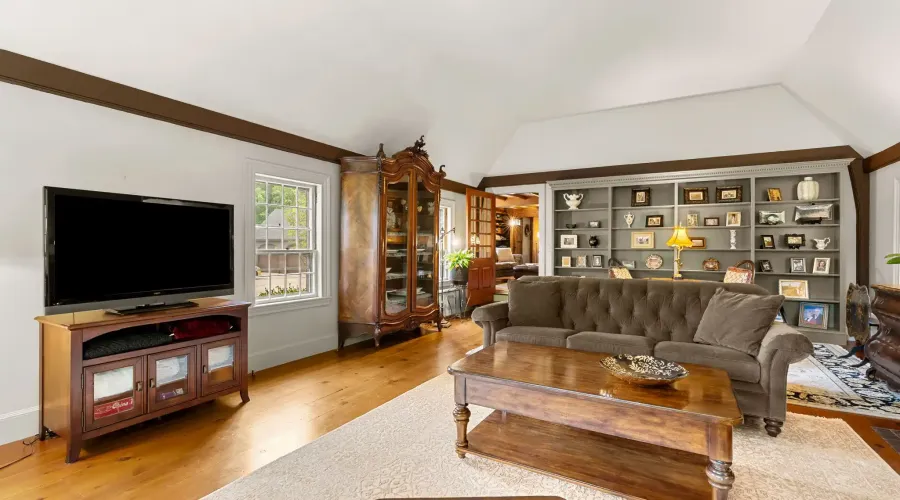 Miles River Rd, Hamilton, Massachusetts, 01982, United States, 4 Bedrooms Bedrooms, 11 Rooms Rooms,3 BathroomsBathrooms,Single family home,For Sale,Miles River,70030020118