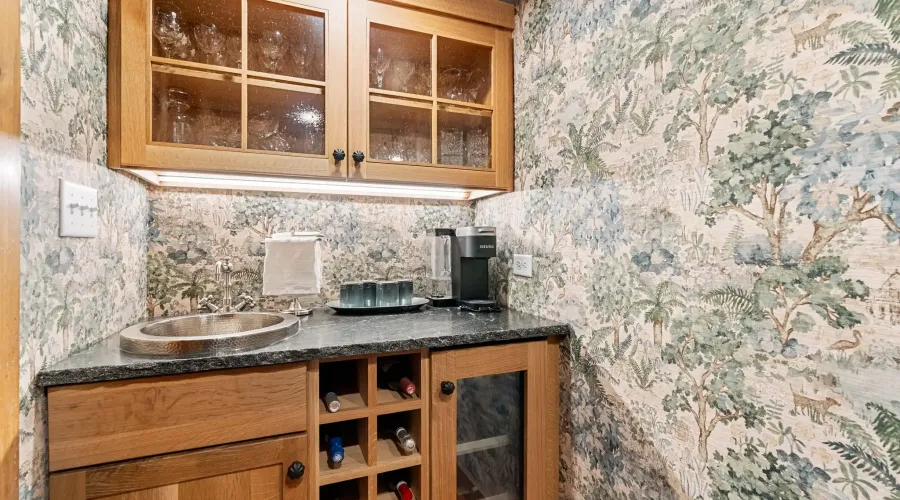Miles River Rd, Hamilton, Massachusetts, 01982, United States, 4 Bedrooms Bedrooms, 11 Rooms Rooms,3 BathroomsBathrooms,Single family home,For Sale,Miles River,70030020118