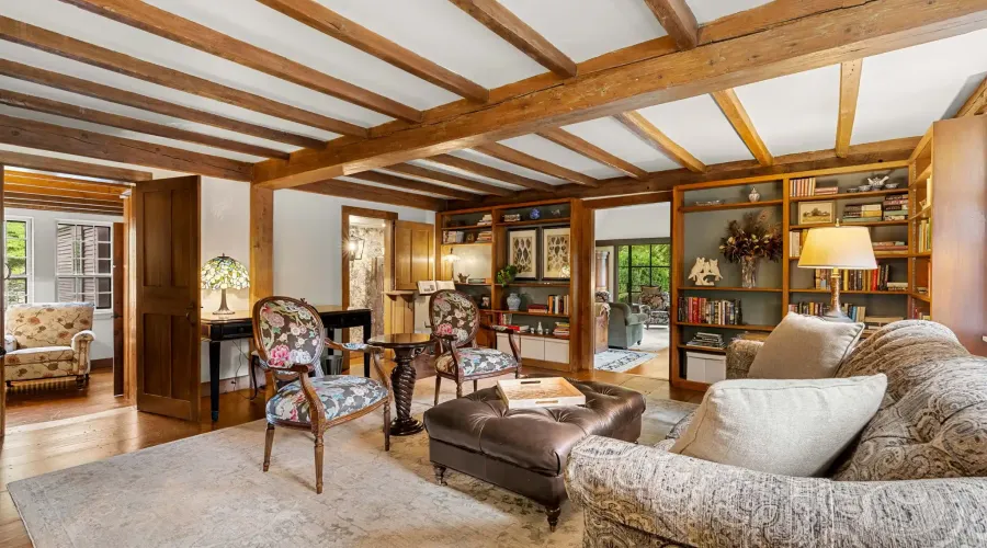 Miles River Rd, Hamilton, Massachusetts, 01982, United States, 4 Bedrooms Bedrooms, 11 Rooms Rooms,3 BathroomsBathrooms,Single family home,For Sale,Miles River,70030020118