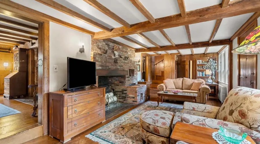 Miles River Rd, Hamilton, Massachusetts, 01982, United States, 4 Bedrooms Bedrooms, 11 Rooms Rooms,3 BathroomsBathrooms,Single family home,For Sale,Miles River,70030020118