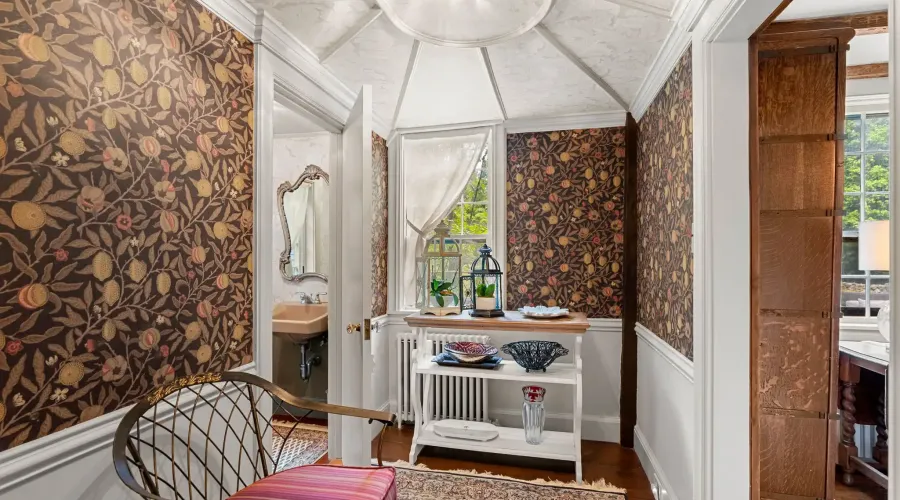 Miles River Rd, Hamilton, Massachusetts, 01982, United States, 4 Bedrooms Bedrooms, 11 Rooms Rooms,3 BathroomsBathrooms,Single family home,For Sale,Miles River,70030020118