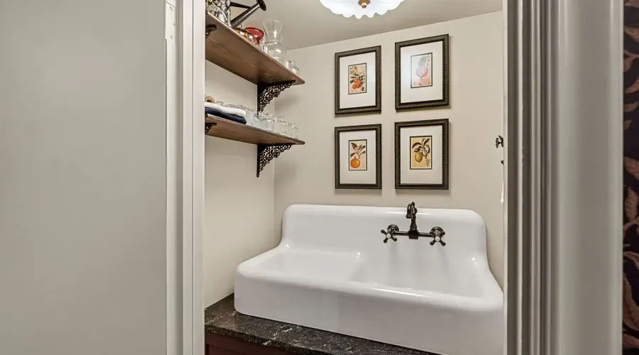 Miles River Rd, Hamilton, Massachusetts, 01982, United States, 4 Bedrooms Bedrooms, 11 Rooms Rooms,3 BathroomsBathrooms,Single family home,For Sale,Miles River,70030020118