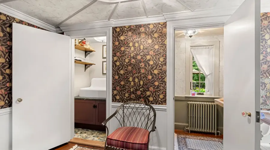 Miles River Rd, Hamilton, Massachusetts, 01982, United States, 4 Bedrooms Bedrooms, 11 Rooms Rooms,3 BathroomsBathrooms,Single family home,For Sale,Miles River,70030020118