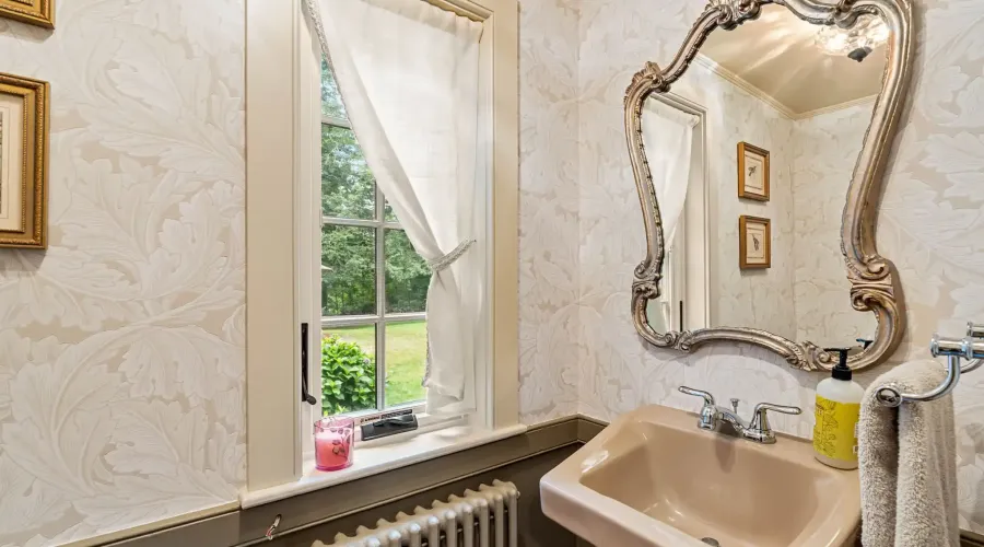 Miles River Rd, Hamilton, Massachusetts, 01982, United States, 4 Bedrooms Bedrooms, 11 Rooms Rooms,3 BathroomsBathrooms,Single family home,For Sale,Miles River,70030020118