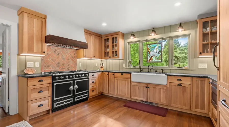 Miles River Rd, Hamilton, Massachusetts, 01982, United States, 4 Bedrooms Bedrooms, 11 Rooms Rooms,3 BathroomsBathrooms,Single family home,For Sale,Miles River,70030020118