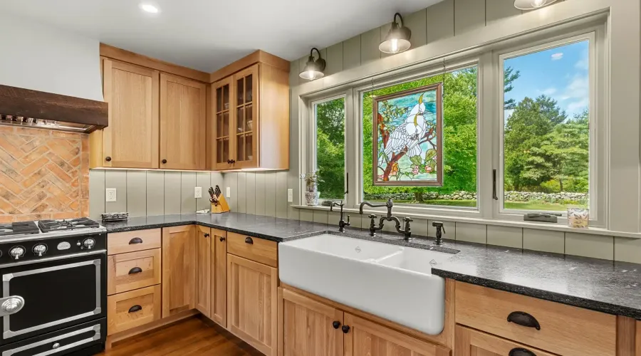 Miles River Rd, Hamilton, Massachusetts, 01982, United States, 4 Bedrooms Bedrooms, 11 Rooms Rooms,3 BathroomsBathrooms,Single family home,For Sale,Miles River,70030020118