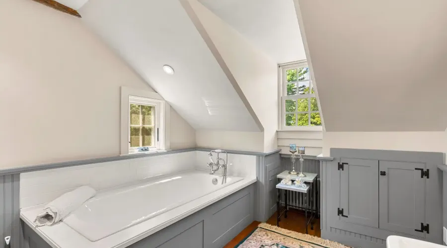 Miles River Rd, Hamilton, Massachusetts, 01982, United States, 4 Bedrooms Bedrooms, 11 Rooms Rooms,3 BathroomsBathrooms,Single family home,For Sale,Miles River,70030020118