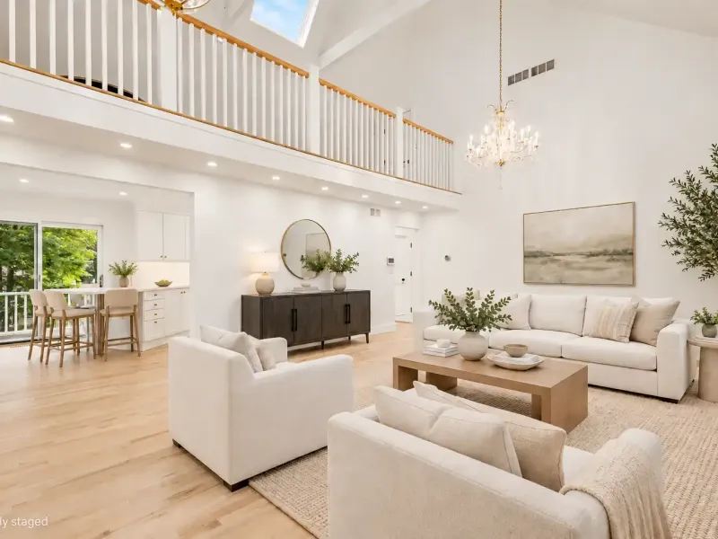 A Sophisticated Modern Retreat in Weston – image 3