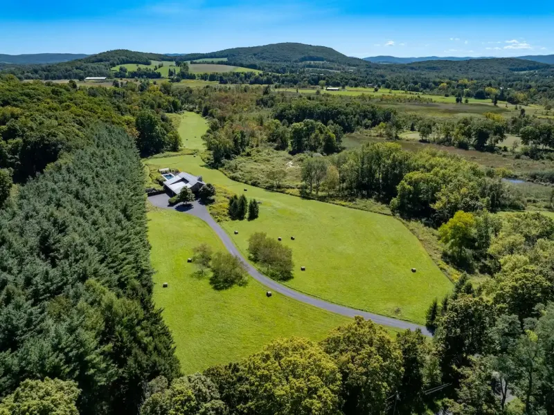 https://harneyrealestate.com/property/250-belgo-road-salisbury-ct-0603 – image 39