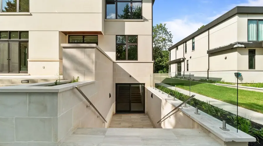 1222 Mississauga Road, Mississauga, Ontario, L5H 2J2, Canada, 4 Bedrooms Bedrooms, ,7 BathroomsBathrooms,Residential,For Sale,1222 Mississauga Road,70030020140