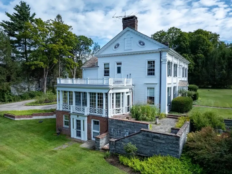 https://harneyrealestate.com/property/16-18-laurel-way-norfolk-ct-0609 – image 13
