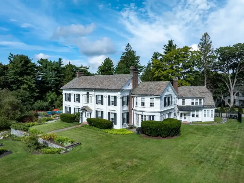 https://harneyrealestate.com/property/16-18-laurel-way-norfolk-ct-0609 – image 17