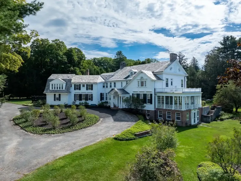 https://harneyrealestate.com/property/16-18-laurel-way-norfolk-ct-0609 – image 2