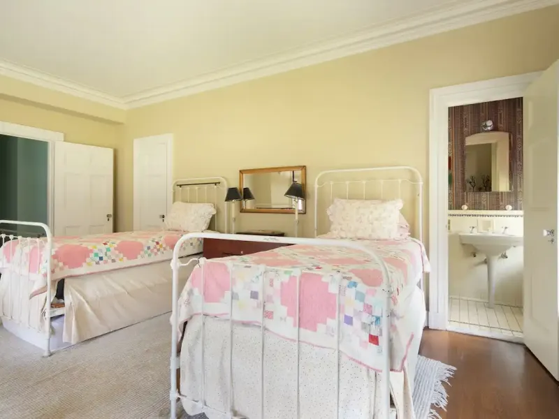 https://harneyrealestate.com/property/16-18-laurel-way-norfolk-ct-0609 – image 22