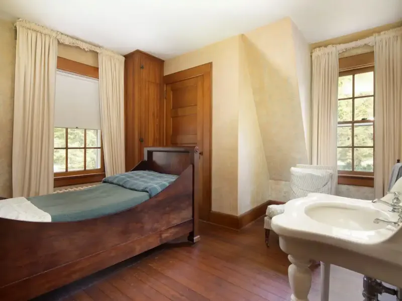https://harneyrealestate.com/property/16-18-laurel-way-norfolk-ct-0609 – image 27