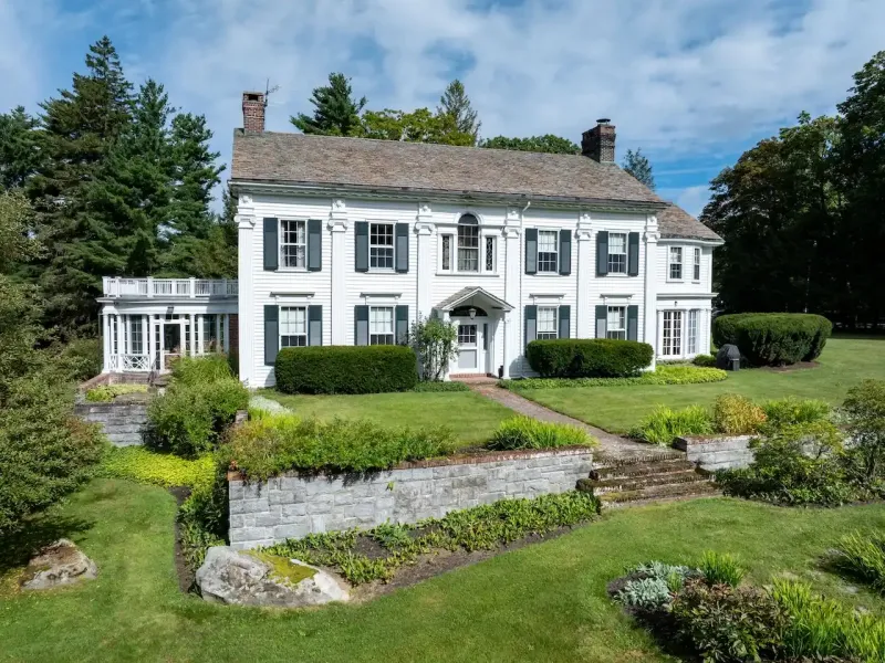 https://harneyrealestate.com/property/16-18-laurel-way-norfolk-ct-0609 – image 31