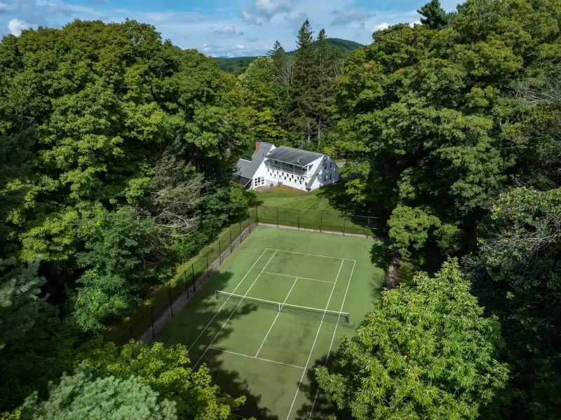 https://harneyrealestate.com/property/16-18-laurel-way-norfolk-ct-0609 – image 35