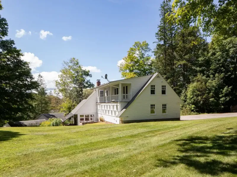 https://harneyrealestate.com/property/16-18-laurel-way-norfolk-ct-0609 – image 36