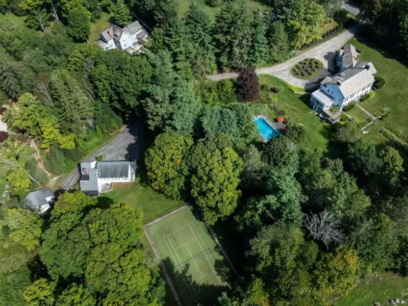https://harneyrealestate.com/property/16-18-laurel-way-norfolk-ct-0609 – image 39