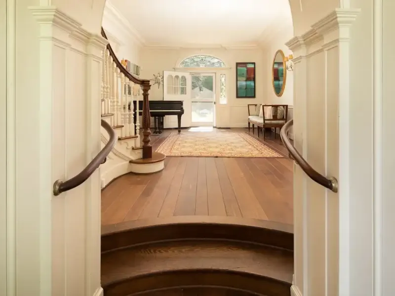 https://harneyrealestate.com/property/16-18-laurel-way-norfolk-ct-0609 – image 5