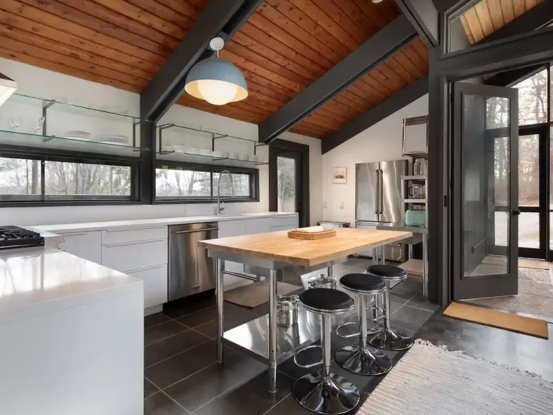 https://harneyrealestate.com/property/40-canterbury-lane-salisbury-ct- – image 14