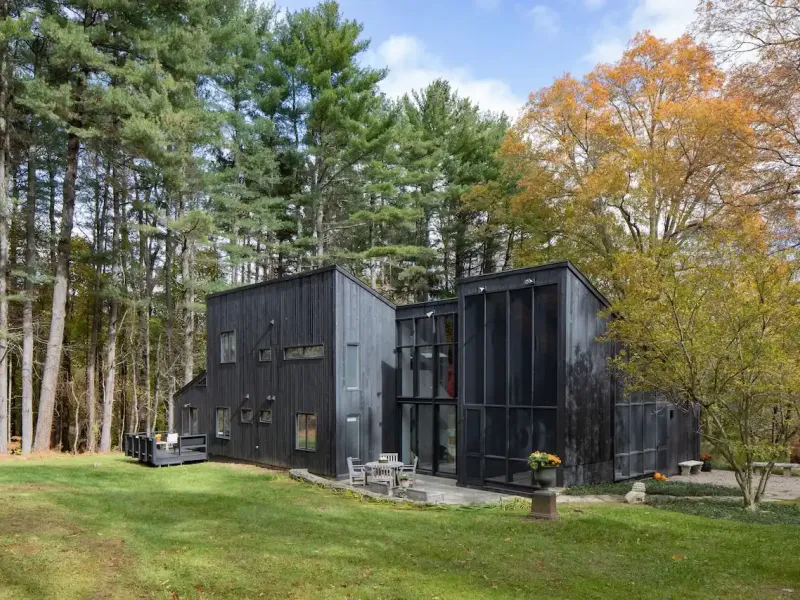 https://harneyrealestate.com/property/40-canterbury-lane-salisbury-ct- – image 1