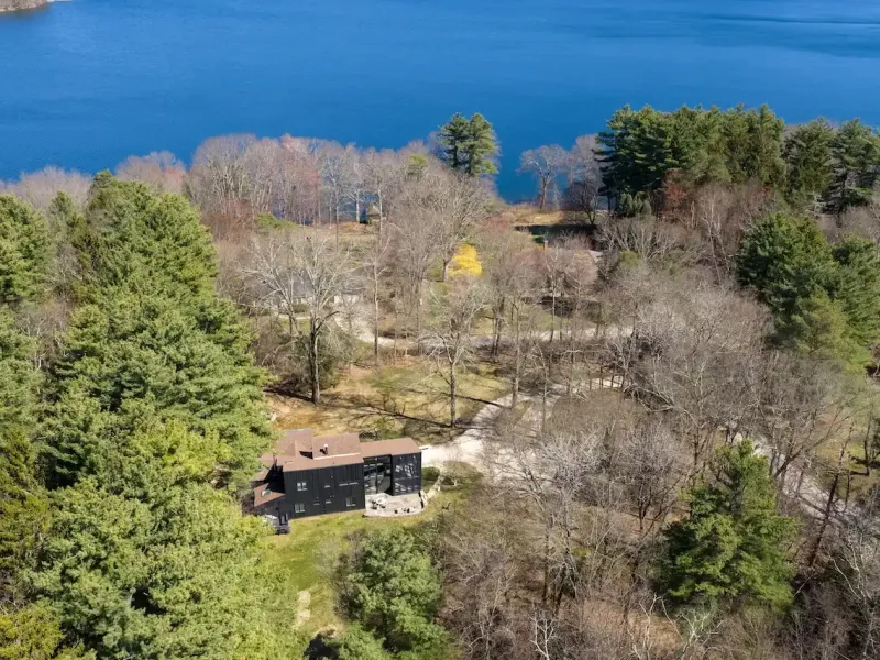 https://harneyrealestate.com/property/40-canterbury-lane-salisbury-ct- – image 2