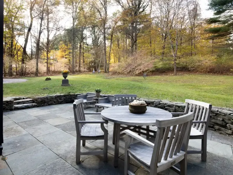 https://harneyrealestate.com/property/40-canterbury-lane-salisbury-ct- – image 6