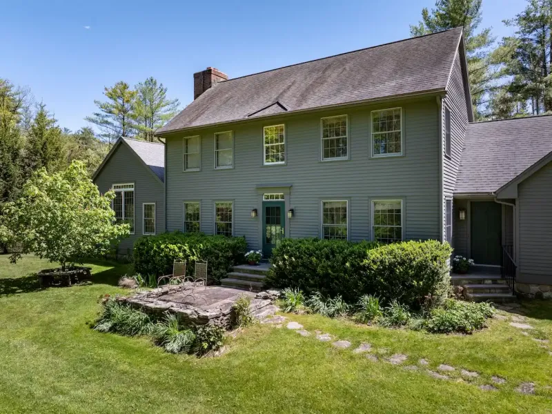 https://harneyrealestate.com/property/7-cooper-hill-road-salisbury-ct- – image 1